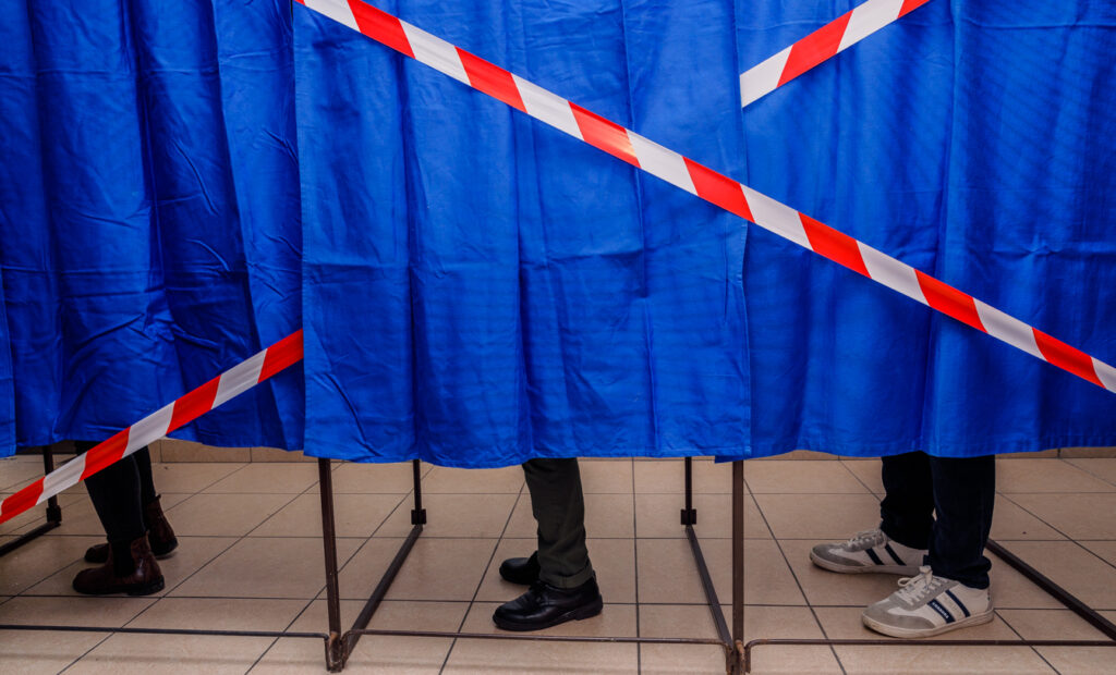 Människor röstar i Vitry-le-François. Foto: Jesper Ahlin Marceta