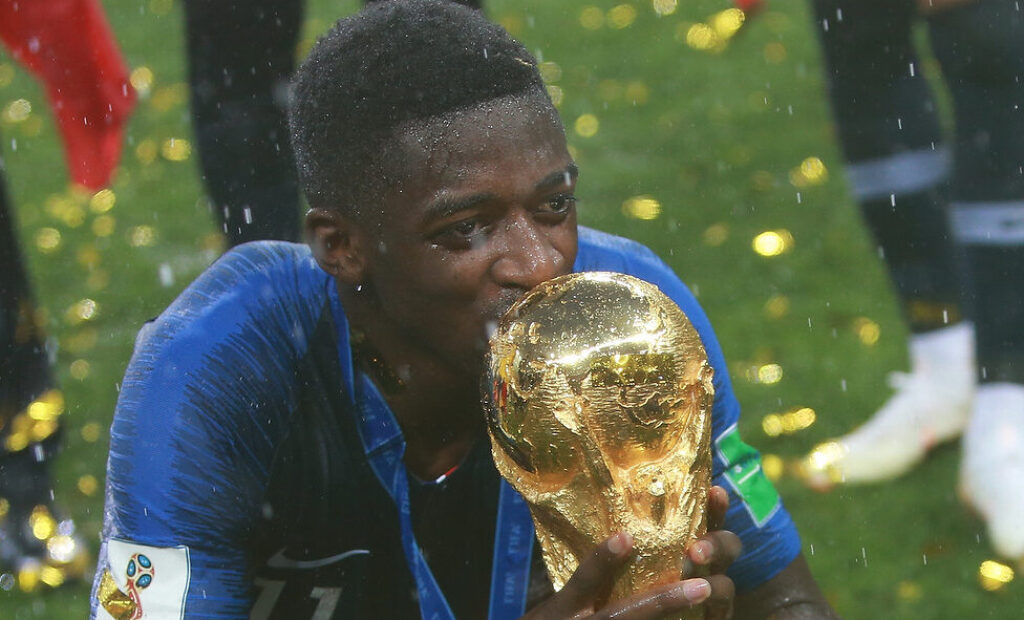 Ousmane_Dembélé_World_Cup_Trophy