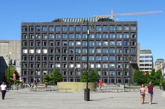 Sveriges_Riksbank,_Brunkebergstorg,_2020